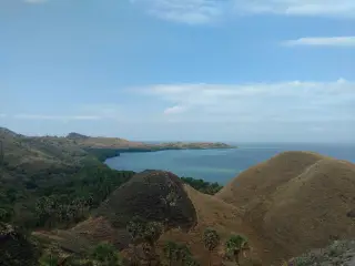 Ilustrasi: Pemandangan Flores, Nusa Tenggara Timur.