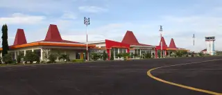 Antrean BBM Tambolaka Ganggu Akses Pelabuhan dan Bandara