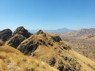 Foto arsip: ini adalah pemandangan bukit weworowet dari puncak bukit.