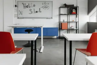 Berapa Sekolah NTT Direvitalisasi dan Menerima Perangkat Digital?