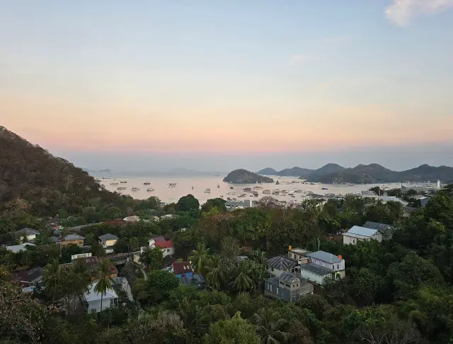 Catamaran Xplore 40 Terbalik di Pelabuhan Marina Labuan Bajo